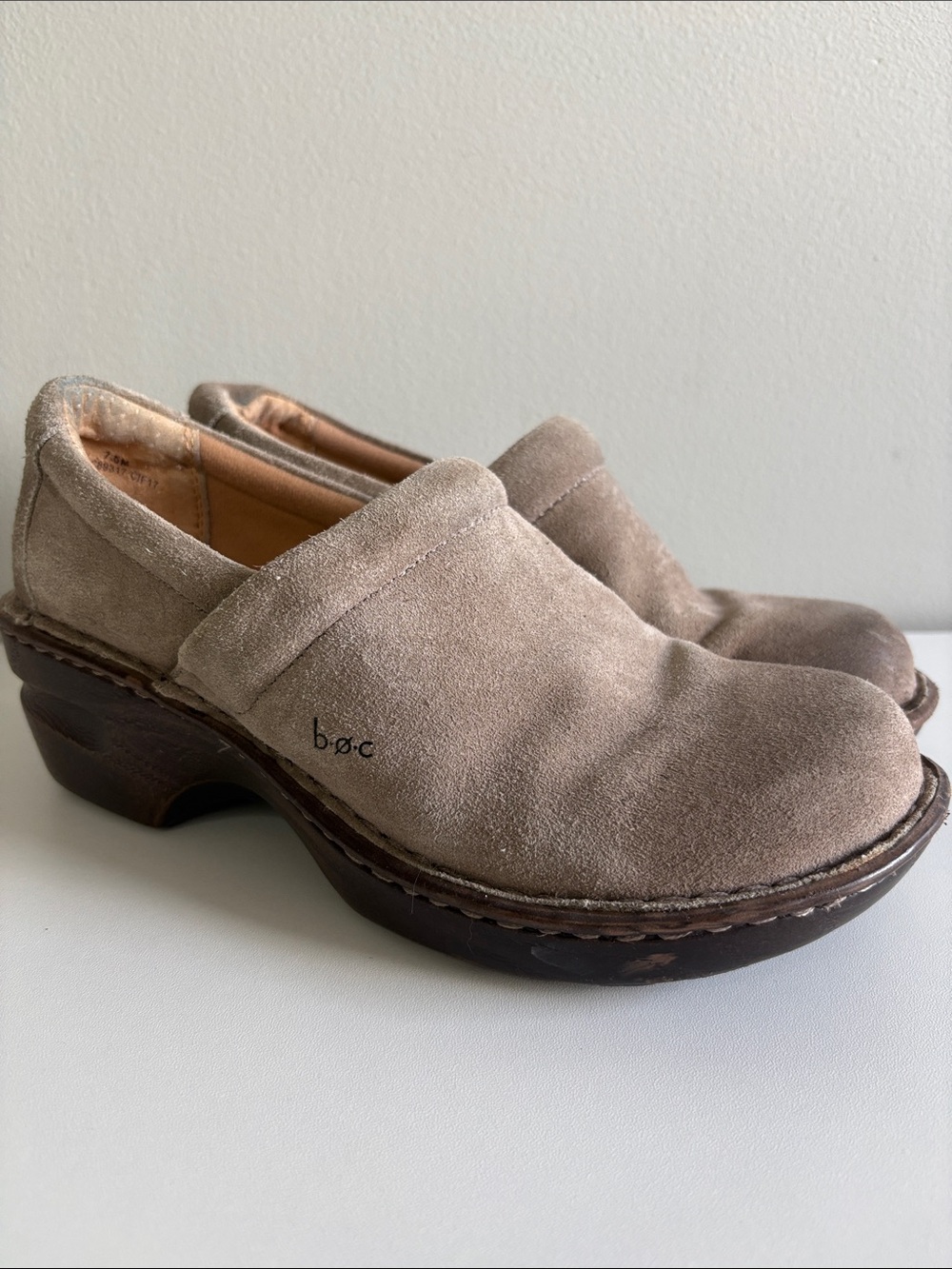 b.ø.c. Suede Clogs Taupe Slip On Wooden Heel Shoes‎ Women’s 7.5